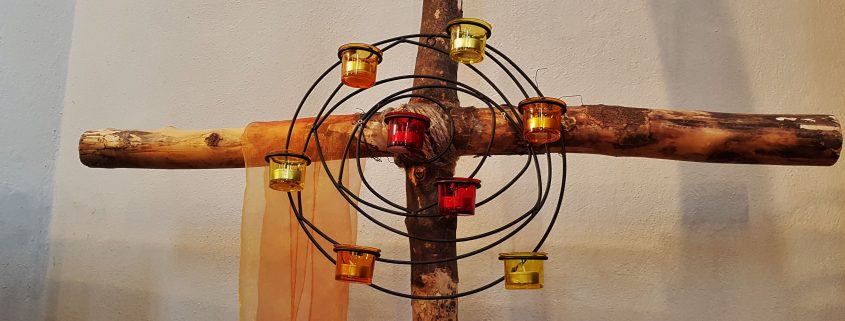 Kreuz, Orange, Christuskirche, Teelichter, Taizé